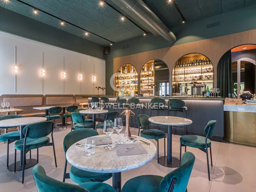 Immagine 10 di Attività commerciale in vendita  in viale Ceccarini a Riccione