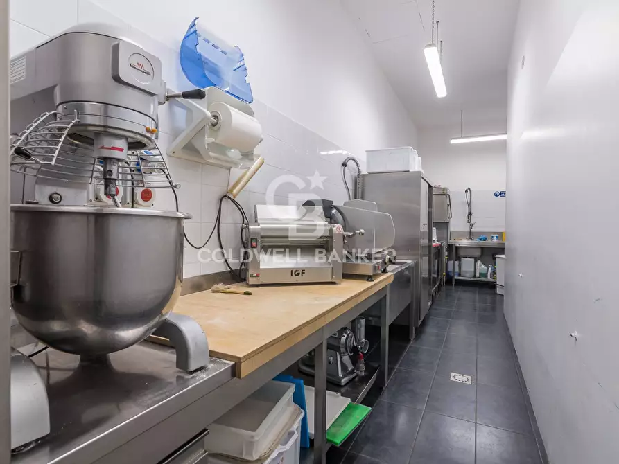 Immagine 17 di Attività commerciale in vendita  in viale Ceccarini a Riccione