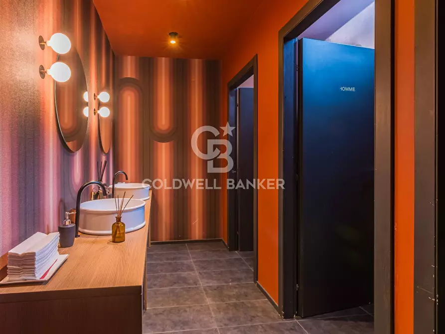 Immagine 15 di Attività commerciale in vendita  in viale Ceccarini a Riccione