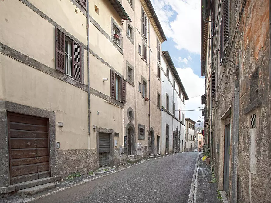 Immagine 11 di Appartamento in vendita  in Via Cardinal de Gambara a Viterbo