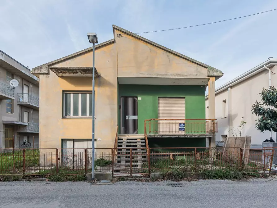 Immagine 1 di Casa indipendente in vendita  in Via Donizetti a Cattolica