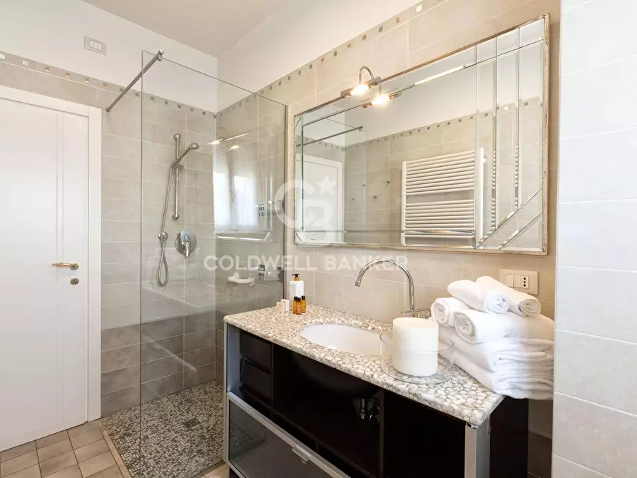 Immagine 11 di Appartamento in vendita  in Viale Dante Alighieri a Riccione