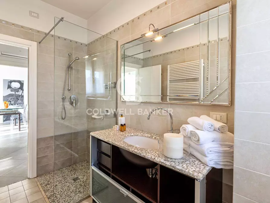 Immagine 13 di Appartamento in vendita  in Viale Dante Alighieri a Riccione