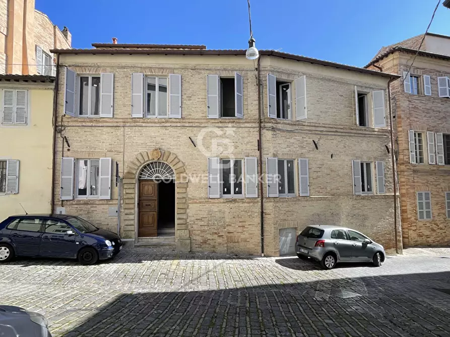 Immagine 1 di Palazzo in vendita  in Via della sapienza a Fermo