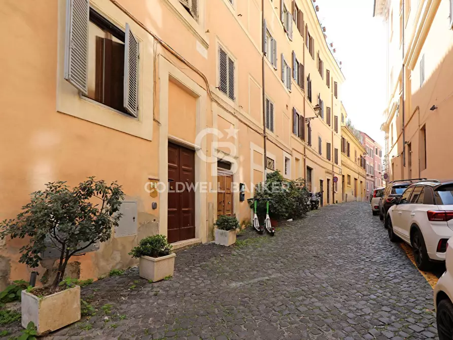 Immagine 1 di Appartamento in vendita  in Via Dei Ciancaleoni a Roma