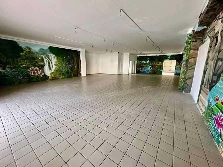 Immagine 3 di Locale commerciale in vendita  in Via Roma a Olbia