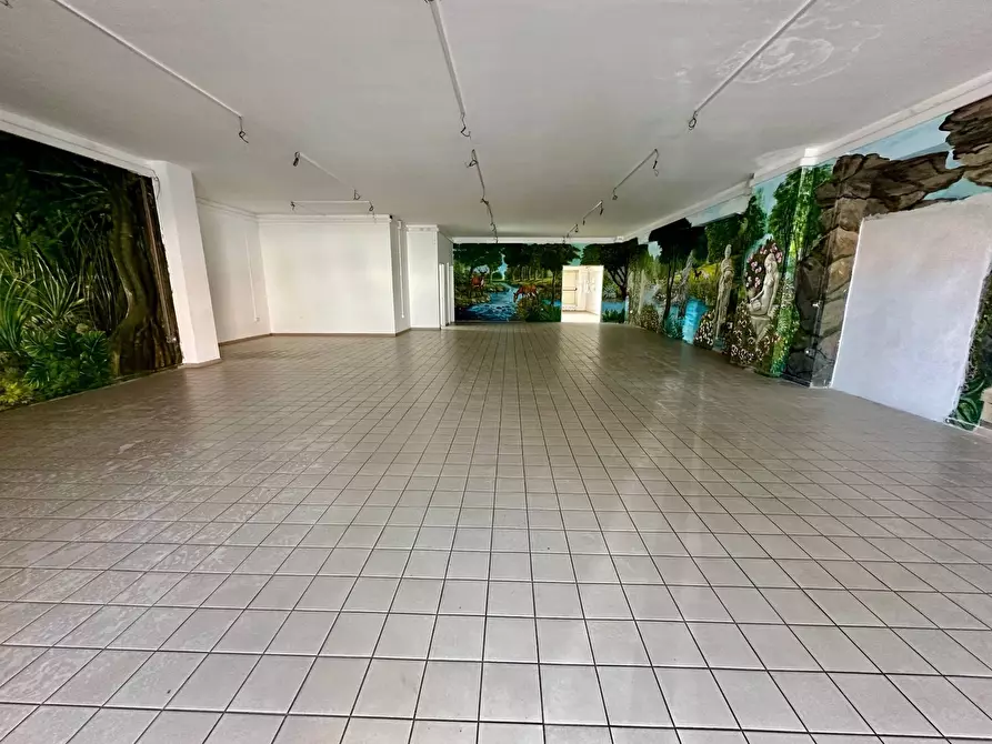 Immagine 4 di Locale commerciale in vendita  in Via Roma a Olbia