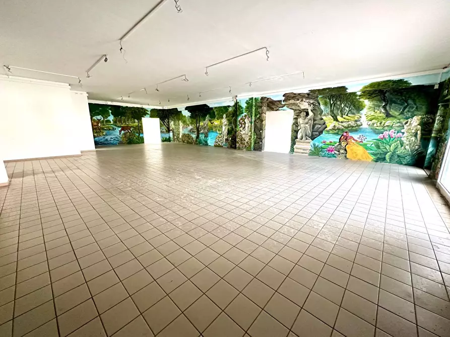 Immagine 2 di Locale commerciale in vendita  in Via Roma a Olbia