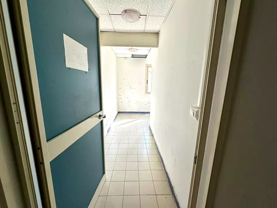 Immagine 5 di Locale commerciale in vendita  in Via Roma a Olbia