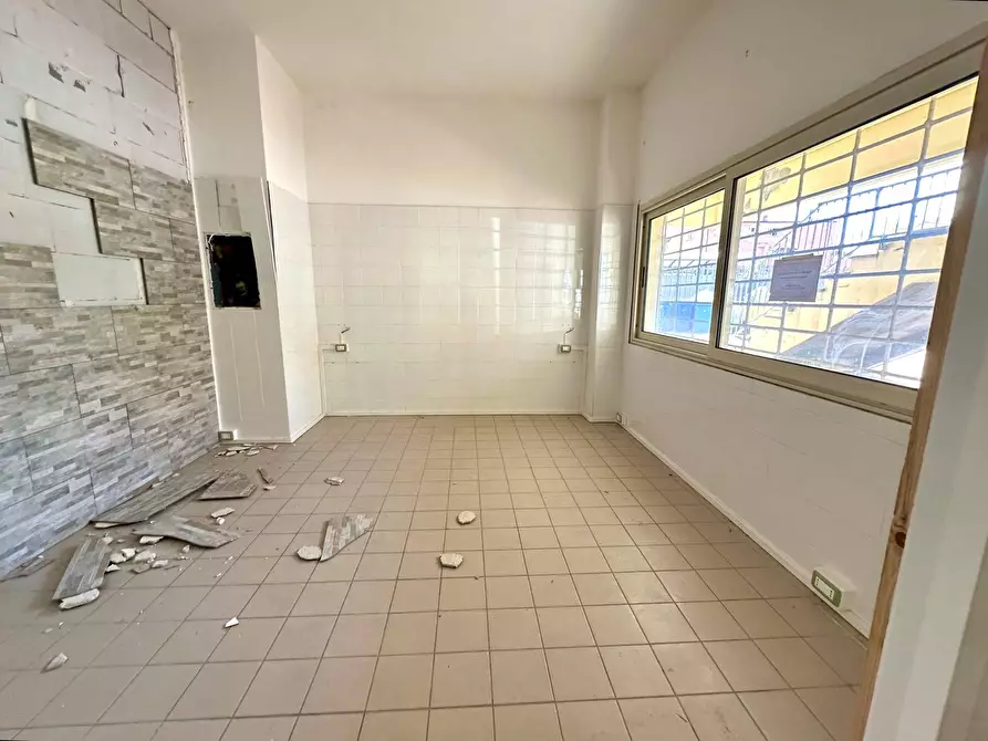 Immagine 10 di Locale commerciale in vendita  in Via Roma a Olbia