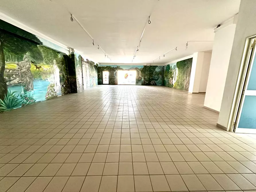 Immagine 12 di Locale commerciale in vendita  in Via Roma a Olbia