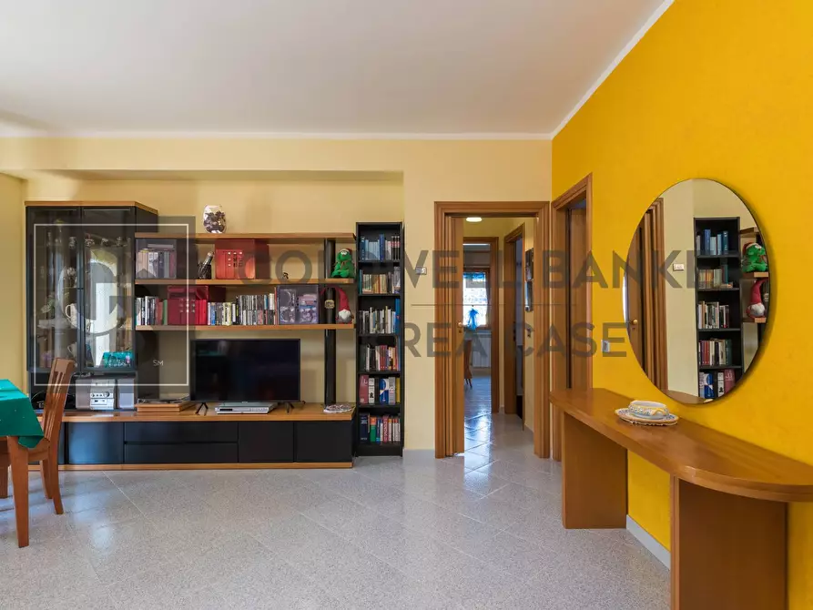 Immagine 4 di Appartamento in vendita  in Via Servilia a Roma