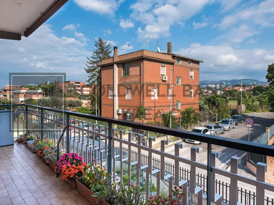 Immagine 12 di Appartamento in vendita  in Via Servilia a Roma