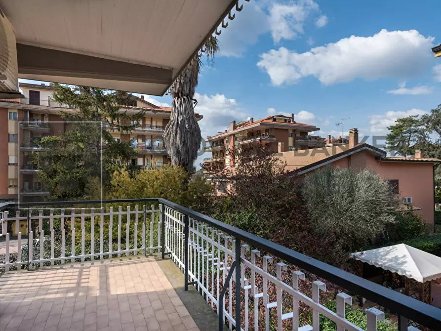 Immagine 16 di Appartamento in vendita  in Via Servilia a Roma