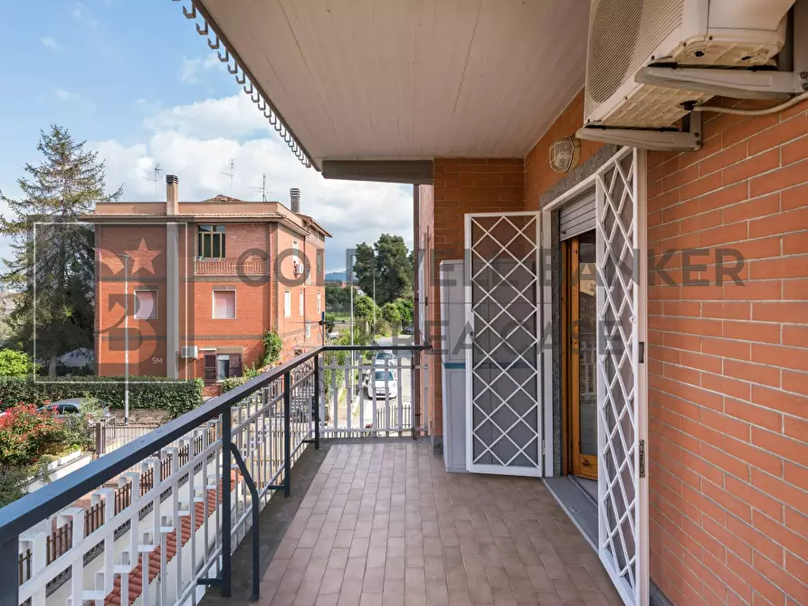 Immagine 17 di Appartamento in vendita  in Via Servilia a Roma