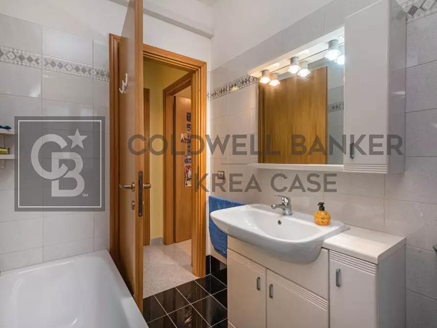 Immagine 22 di Appartamento in vendita  in Via Servilia a Roma