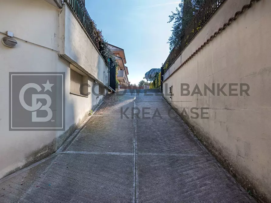 Immagine 24 di Appartamento in vendita  in Via Servilia a Roma