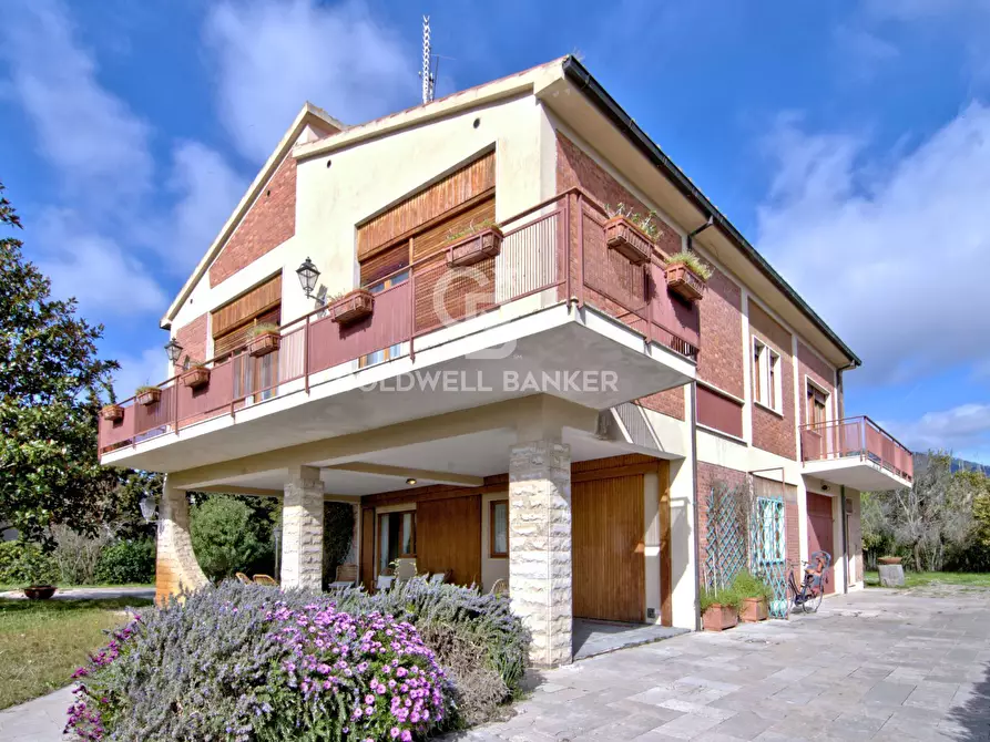Immagine 1 di Villa in vendita  in Viale Giuseppe Pietri a Campo Nell'elba