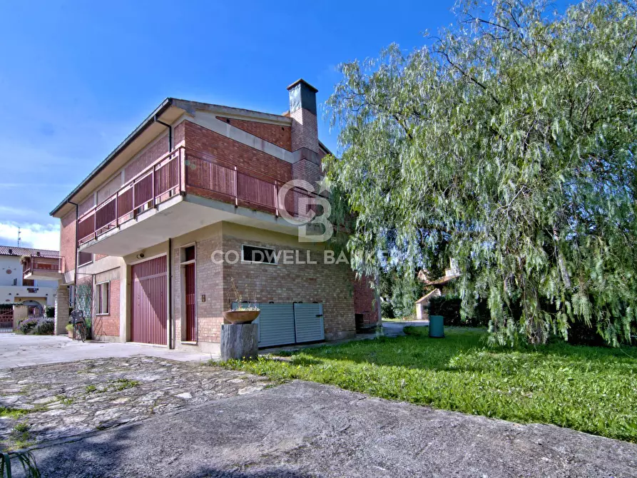 Immagine 1 di Villa in vendita  in Viale Giuseppe Pietri a Campo Nell'elba