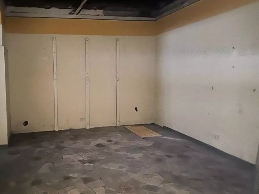 Immagine 7 di Negozio in vendita  in Via Orologio Vecchio a Viterbo