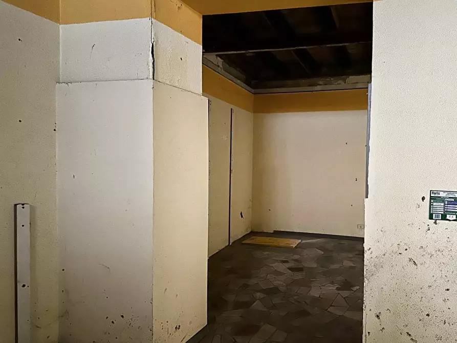 Immagine 8 di Negozio in vendita  in Via Orologio Vecchio a Viterbo