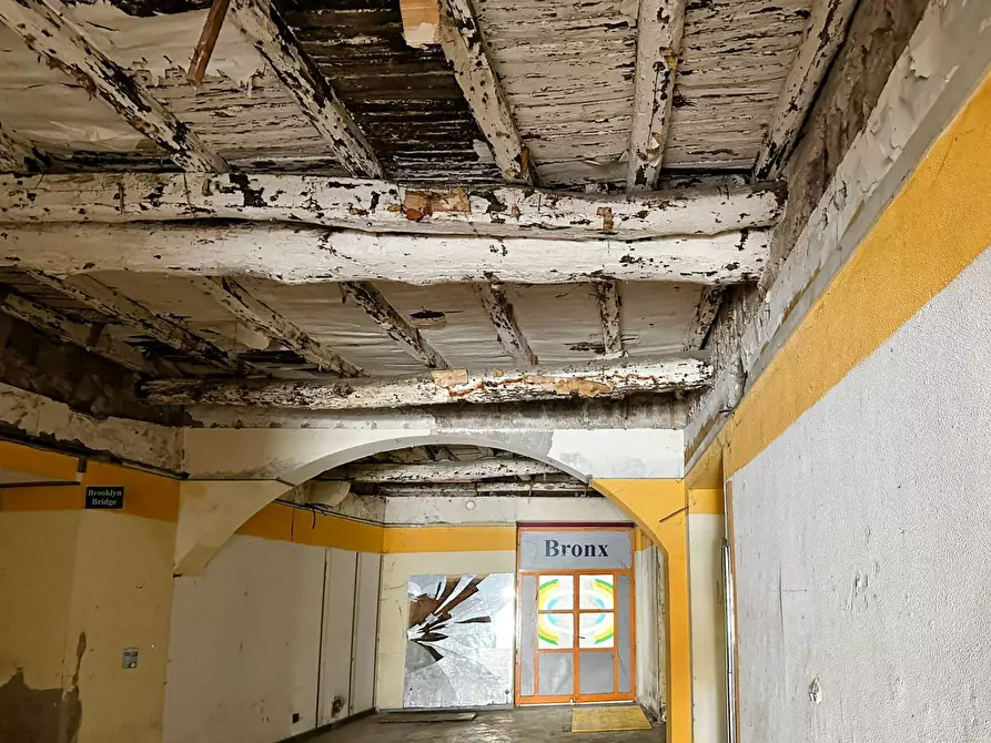 Immagine 9 di Negozio in vendita  in Via Orologio Vecchio a Viterbo