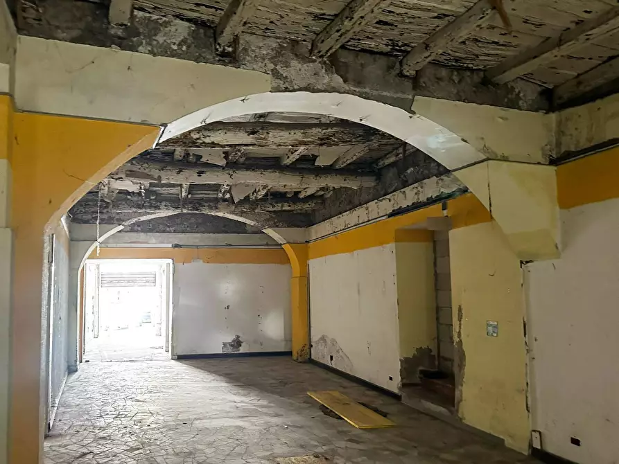 Immagine 10 di Negozio in vendita  in Via Orologio Vecchio a Viterbo
