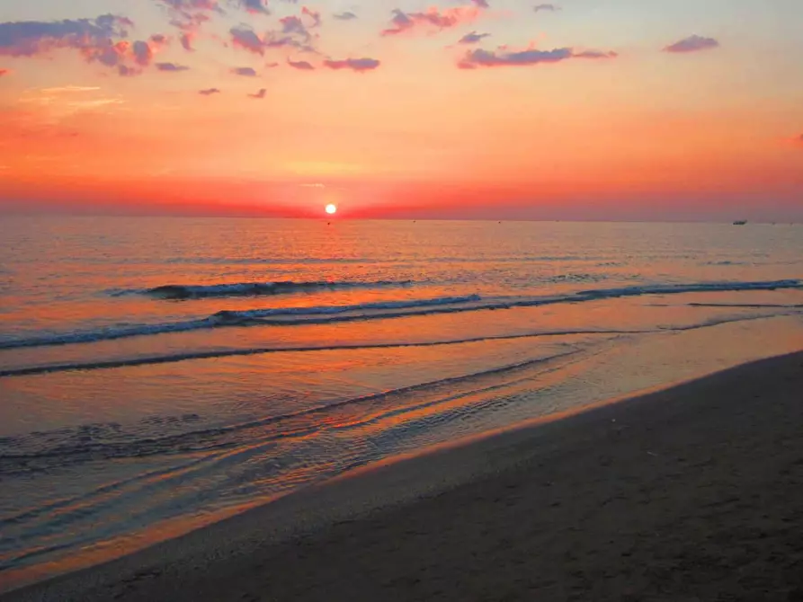 Immagine 10 di Locale commerciale in vendita  in via gabriele d'annunzio a Riccione