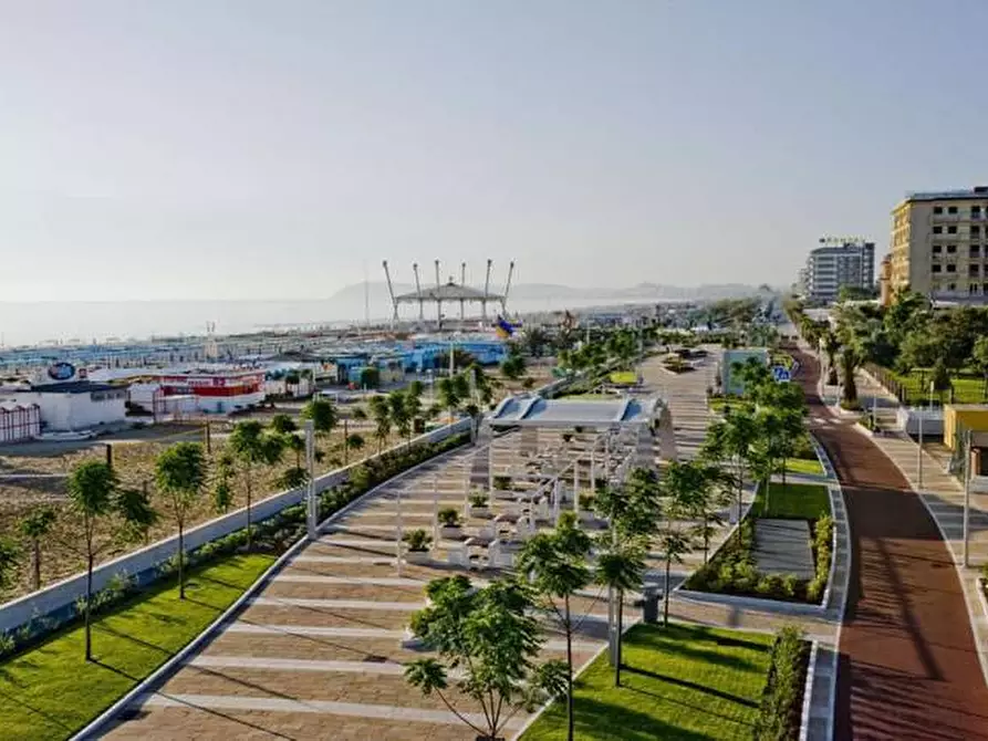 Immagine 11 di Locale commerciale in vendita  in via gabriele d'annunzio a Riccione