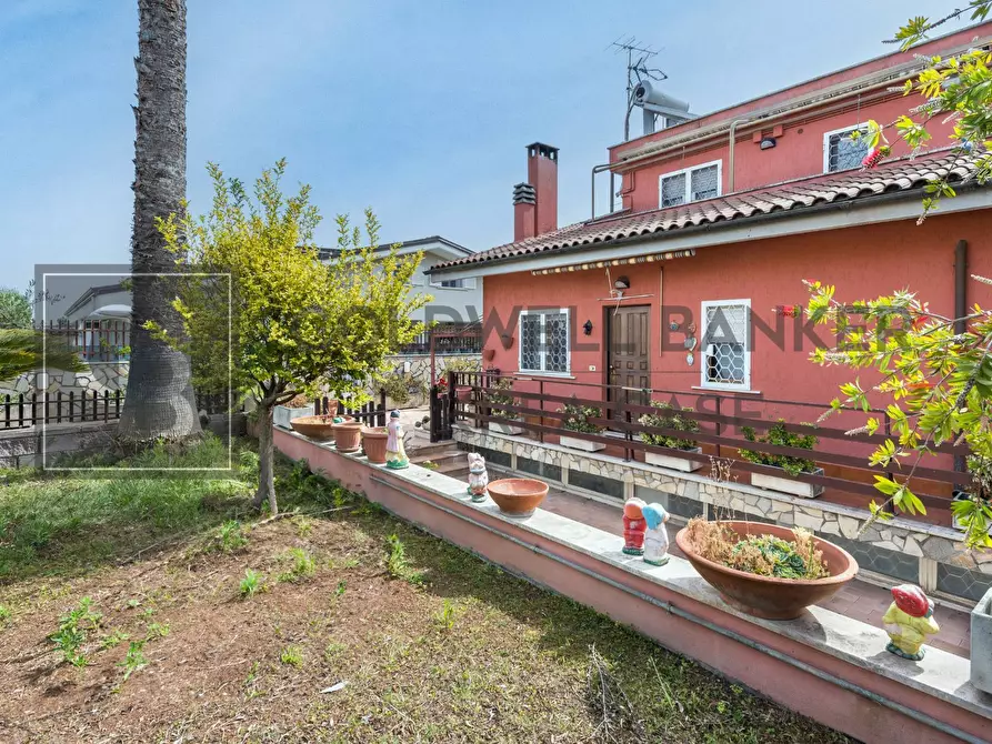Immagine 1 di Villa in vendita  in Via dell'Acqua Acetosa a Ciampino
