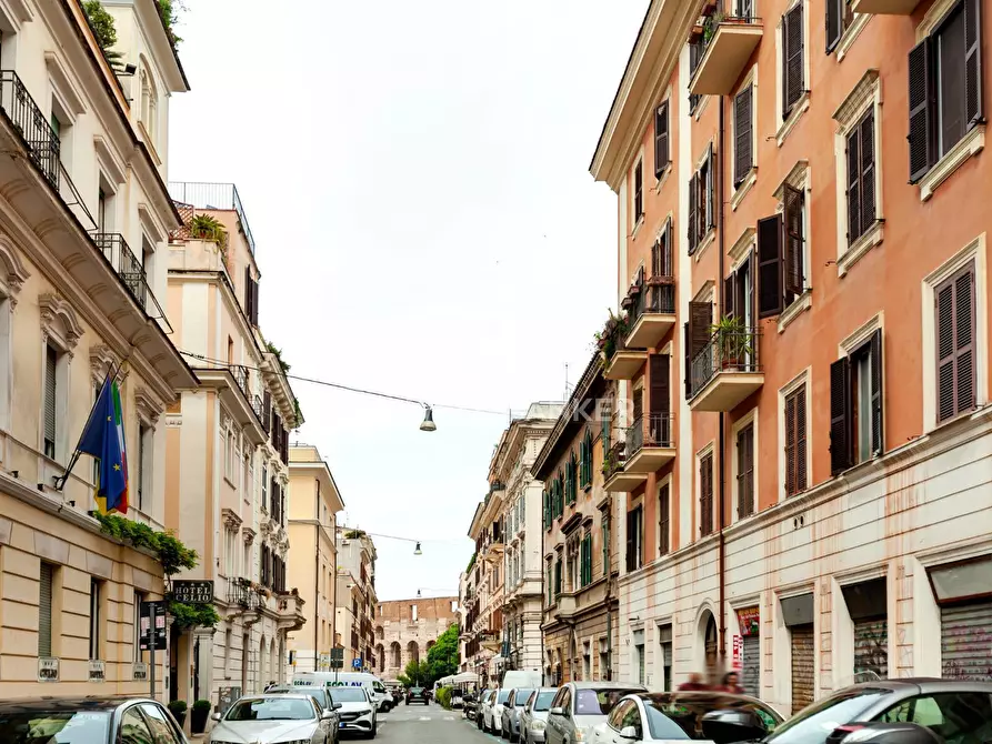 Immagine 1 di Appartamento in vendita  in Via Dei Santissimi Quattro a Roma