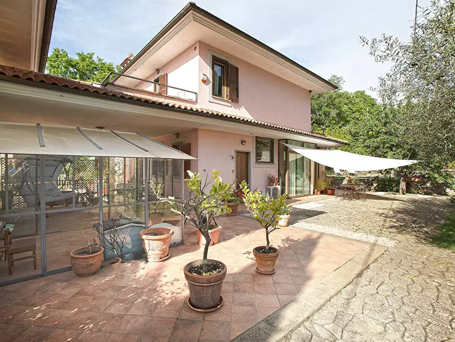 Immagine 1 di Villa in vendita  in Strada Sammartinese a Viterbo