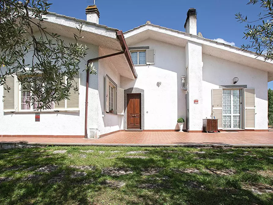 Immagine 1 di Villa in vendita  in Strada Forocassio a Vetralla
