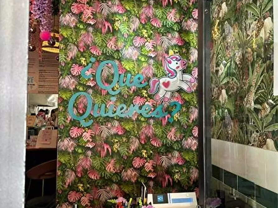 Immagine 6 di Attività commerciale in vendita  in Via Caracciolo a Roma