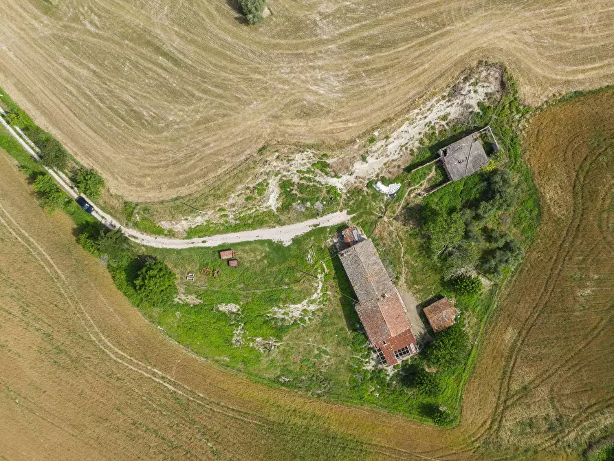 Immagine 13 di Rustico / casale in vendita  in Via San Venanzio a Fossombrone