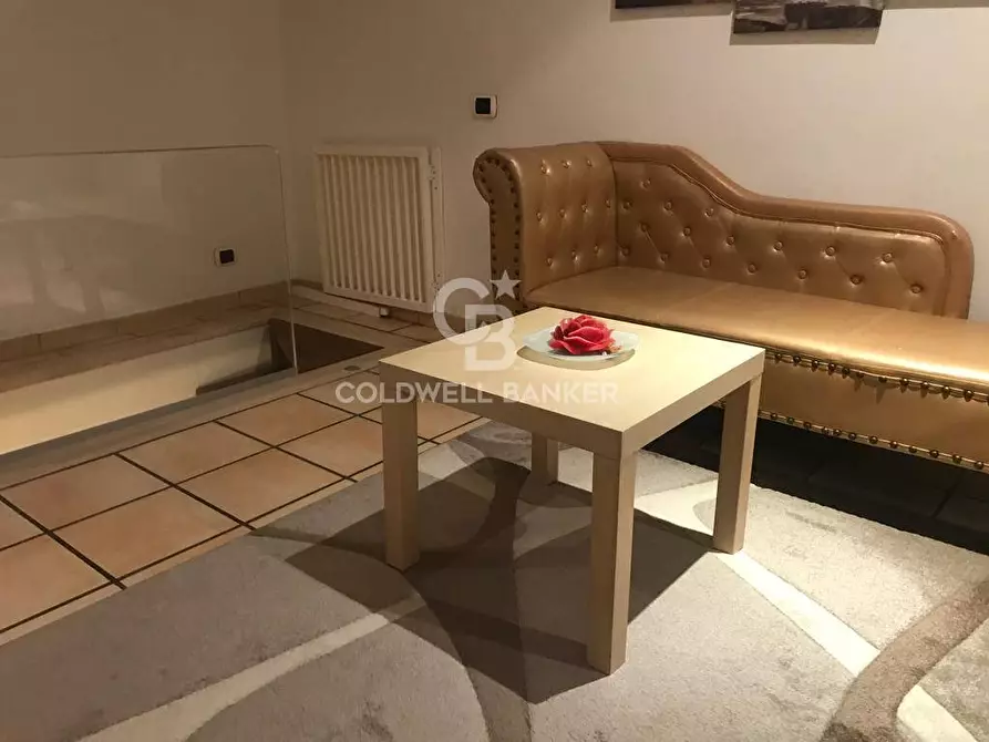 Immagine 3 di Appartamento in vendita  in Via Degli Zingari a Roma