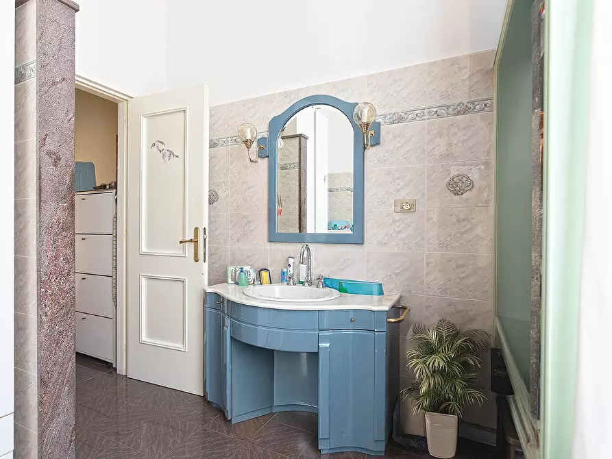 Immagine 13 di Appartamento in vendita  in Via Zepponami a Montefiascone