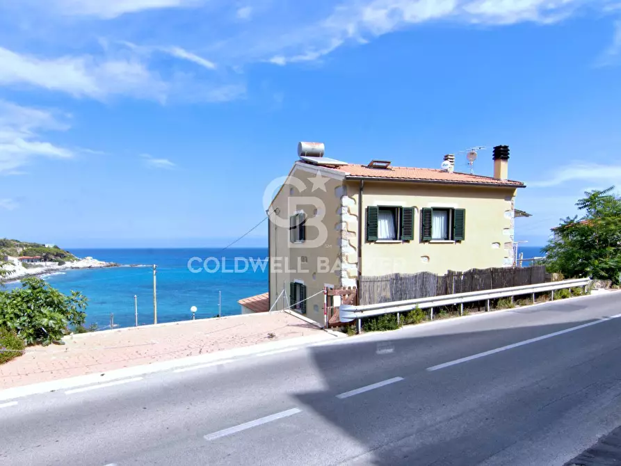 Immagine 6 di Appartamento in vendita  in Via della Costa a Campo Nell'elba