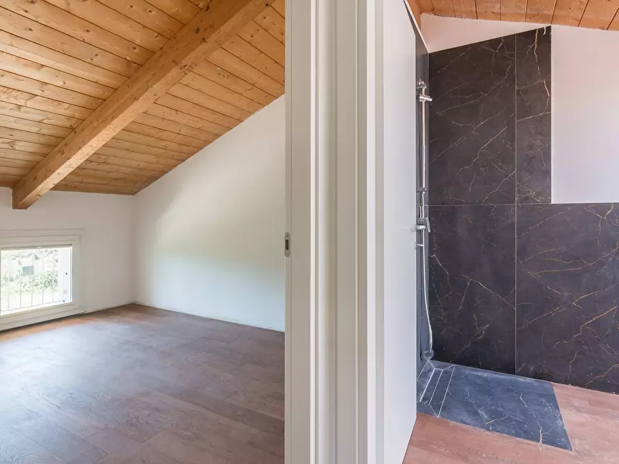 Immagine 25 di Appartamento in vendita  in Via Santa Maria del Piano di Sotto a Montescudo-Monte Colombo