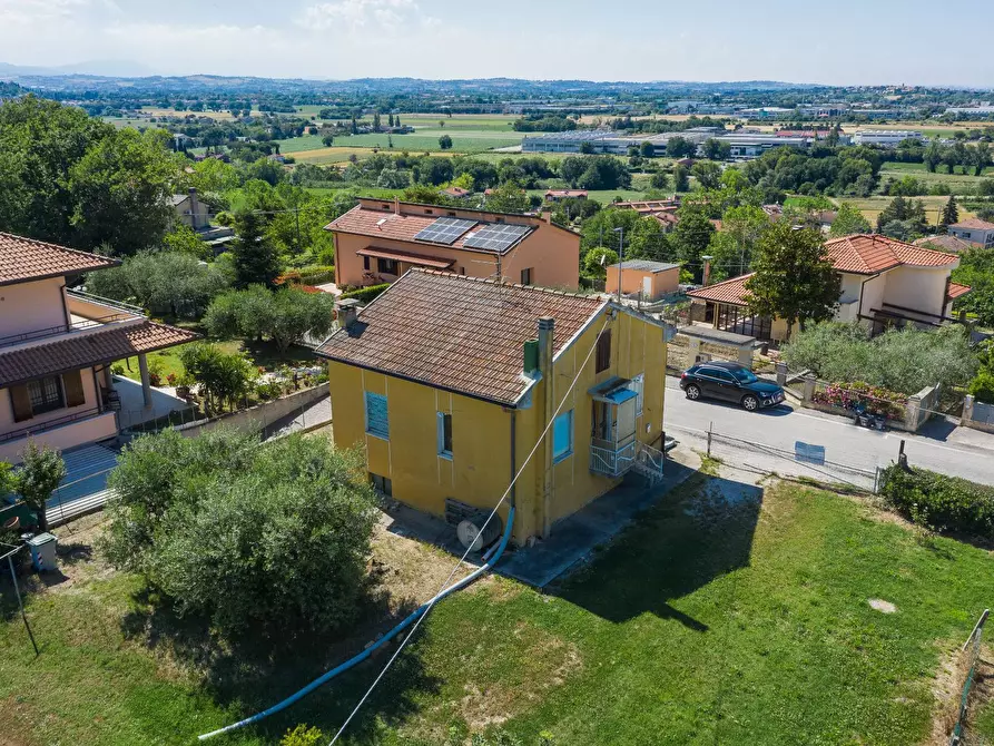 Immagine 1 di Villa in vendita  in Via Serra a Gradara