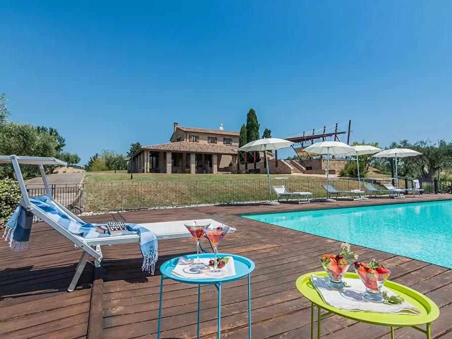 Immagine 15 di Rustico / casale in vendita  in Strada del breccione a San Costanzo