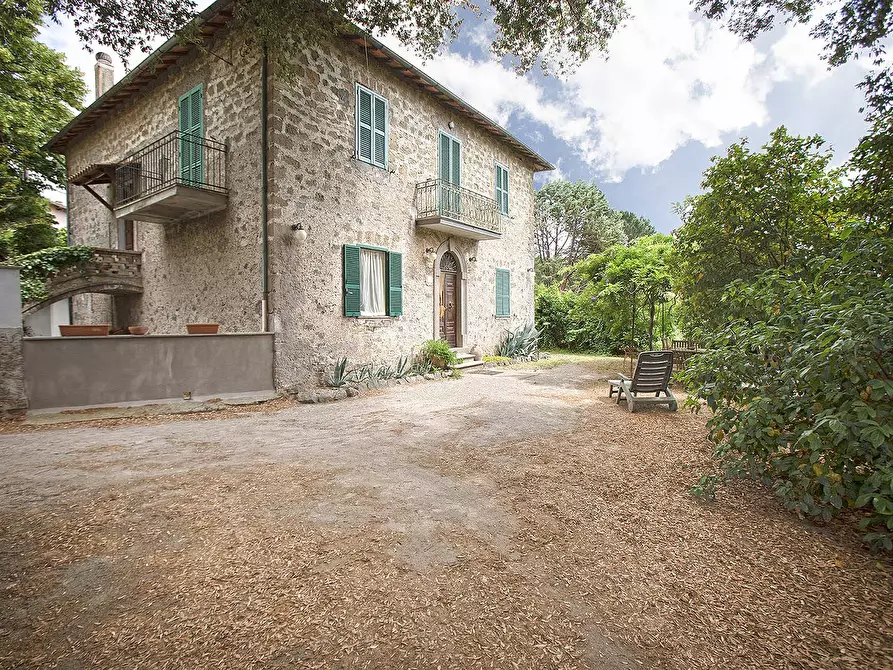 Immagine 1 di Casa semindipendente in vendita  in Via dei Villini a Viterbo