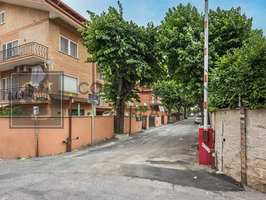 Immagine 1 di Box auto in vendita  in Via Firenze a Ciampino