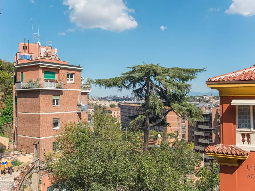 Immagine 1 di Appartamento in vendita  in Via Ambrogio Traversari a Roma