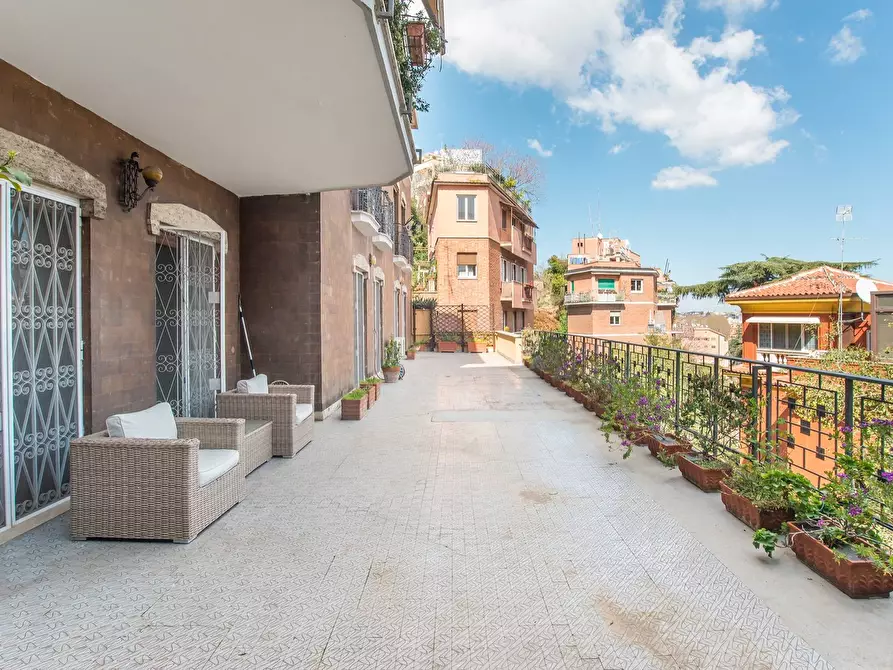 Immagine 2 di Appartamento in vendita  in Via Ambrogio Traversari a Roma