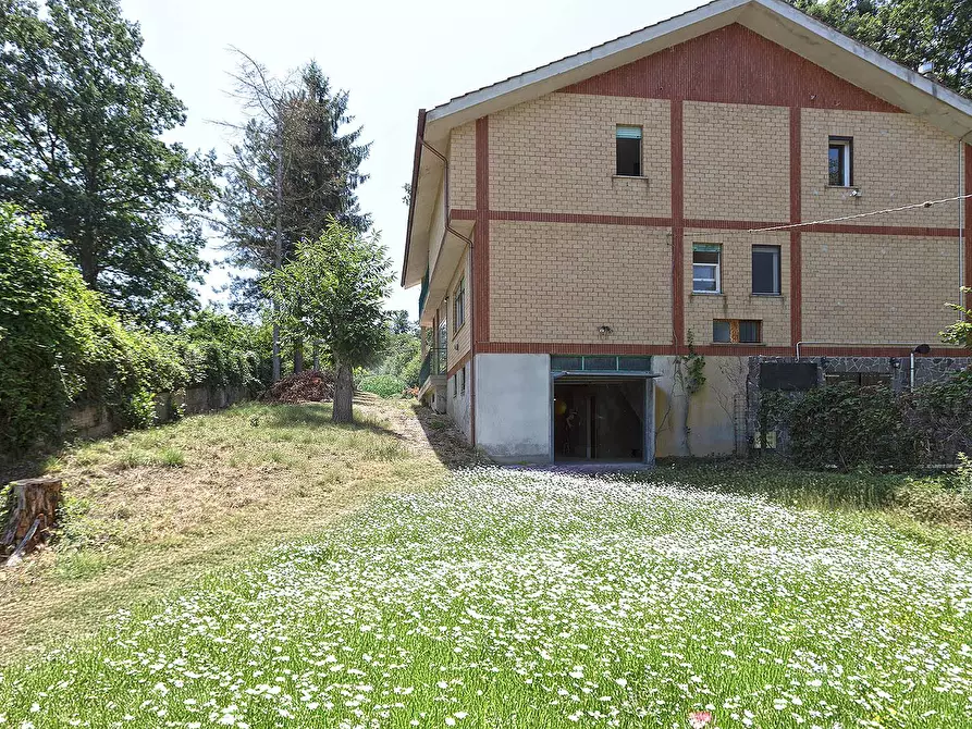 Immagine 1 di Villa in vendita  in Località Poggio Nibbio a Canepina