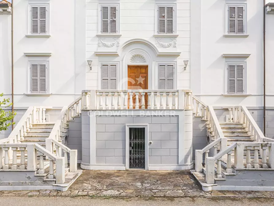 Immagine 2 di Villa in vendita  in Via Reggiana a Imola