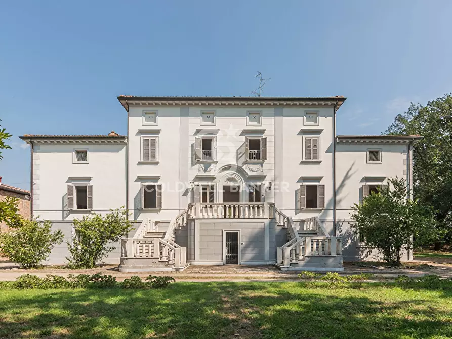 Immagine 1 di Villa in vendita  in Via Reggiana a Imola