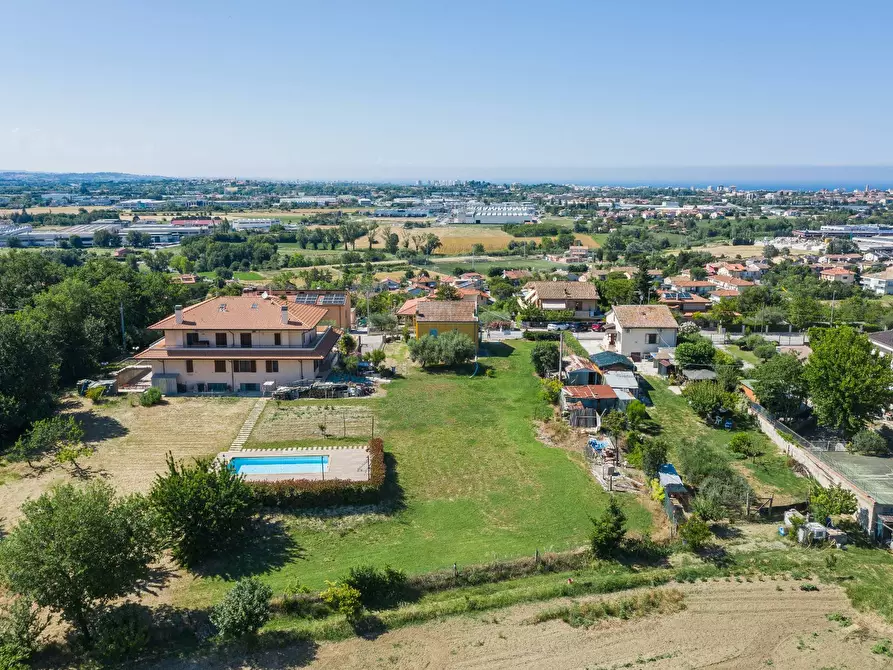 Immagine 1 di Villa in vendita  in Via Serra a Gradara