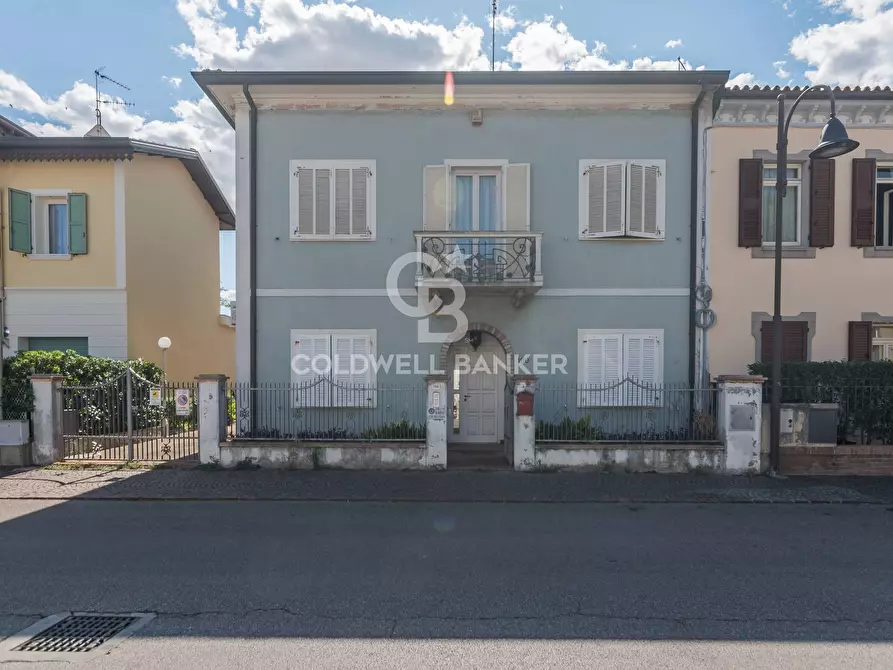 Immagine 1 di Villa in vendita  in Viale Fratelli cervi a Riccione